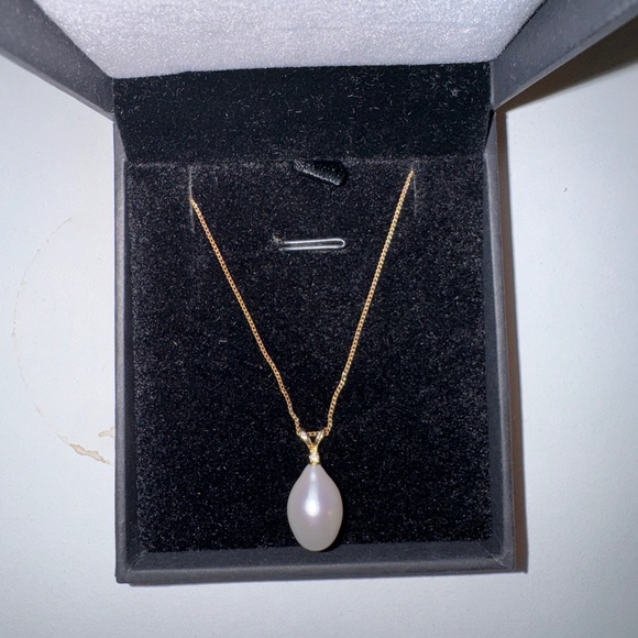 Beautiful freshwater baroque pearl pendant with diamond accent - Picture 2 of 4